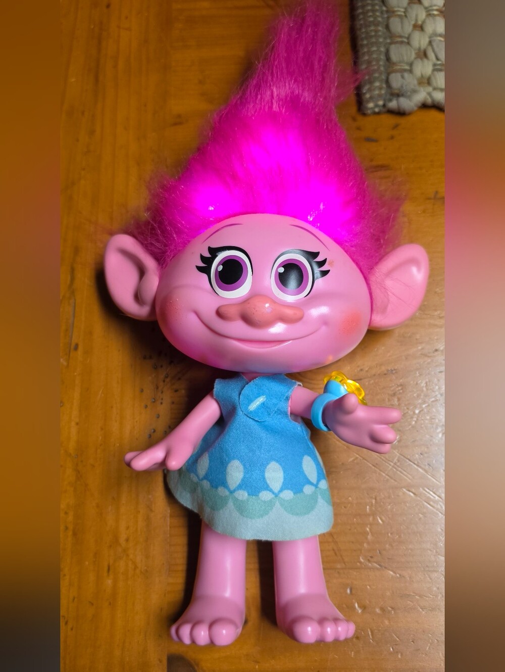 Hasbro Dreamworks Troll Hug Time Talking Light Interactive